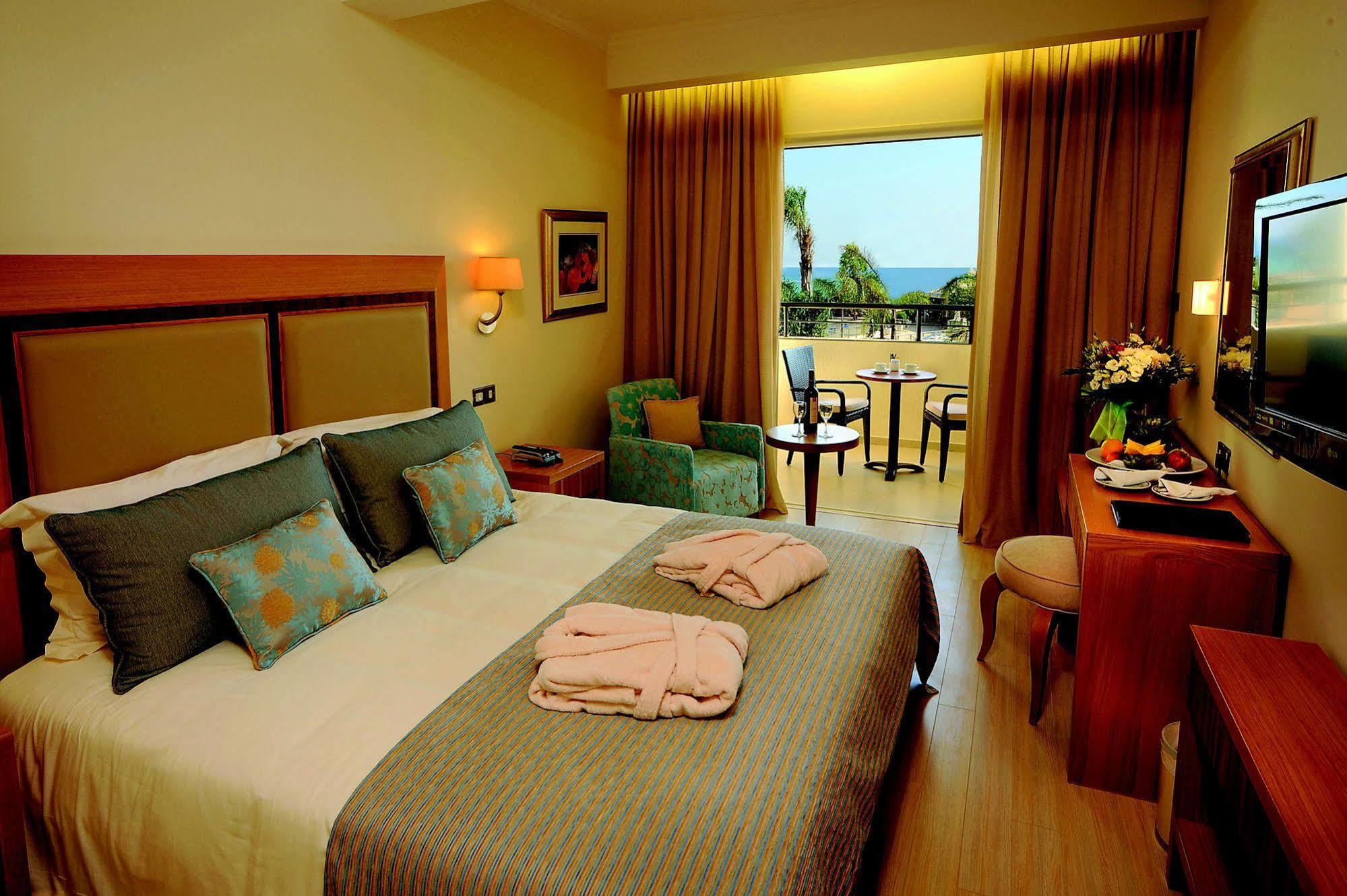 Hotel Olympic Bay Adults Only à Ayía Nápa Extérieur photo
